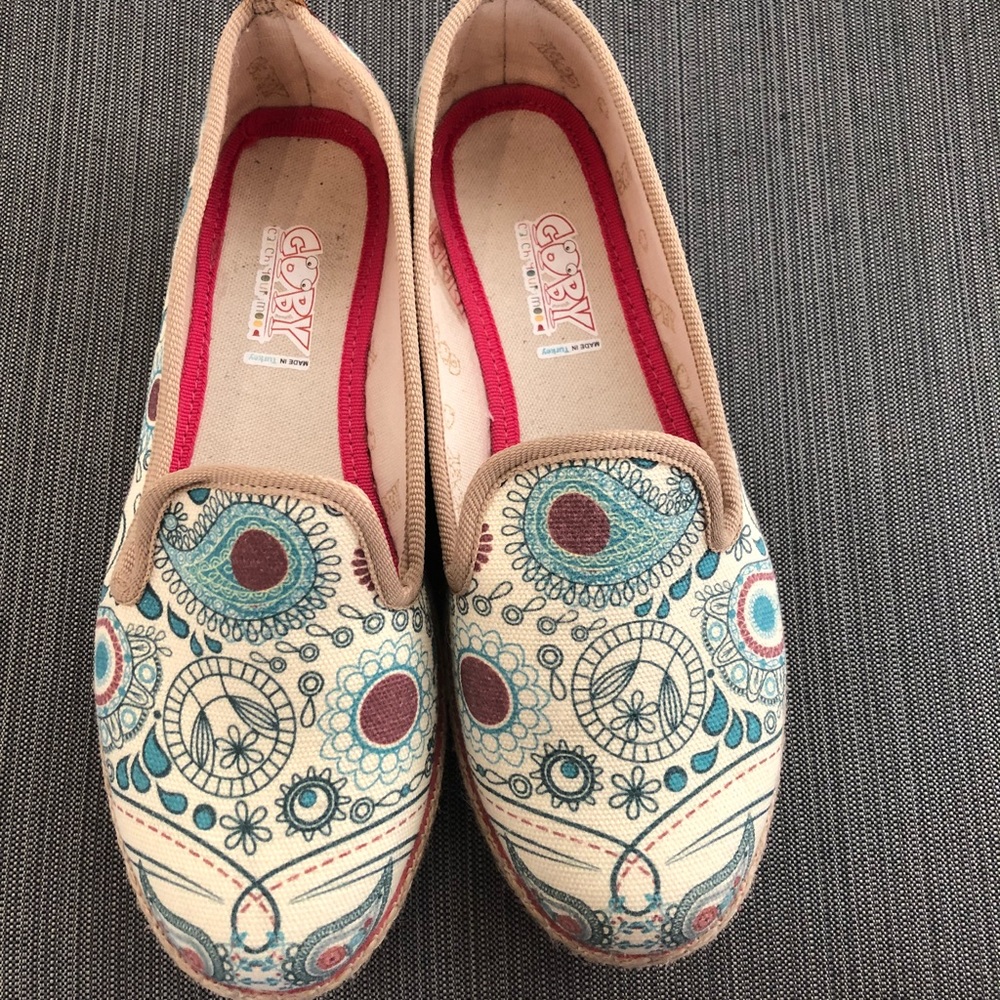 British brand Goby paisley casual slip-one